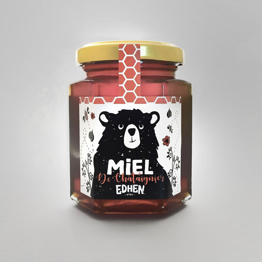 Miel de châtaignier EDHEN™ - Venez déguster un nectar de caractère au goût prononcé qui agrémentera parfaitement vos idées de recettes. Ce miel naturel est extrait à froid et provient des abeilles d'Ardèche, en France. Il est disponible à la vente en ligne. Pot de 250g. EDHEN FOOD à Ploërmel